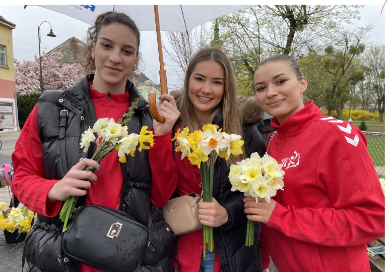 FOTO / Koprivnica je danas bila sva u žutome u znak borbe protiv raka dojke