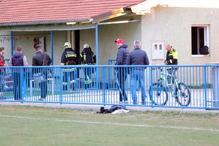 FOTO // Izgorjele svlačionice županijskog kluba, no ima i jedna sreća u nesreći