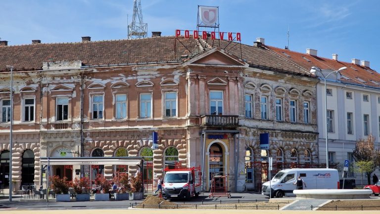 Doznali smo razlog postavljanja skele u središtu Koprivnice, neće vam se svidjeti