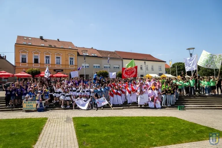 Križevački maturanti oprostili se od školskih klupa