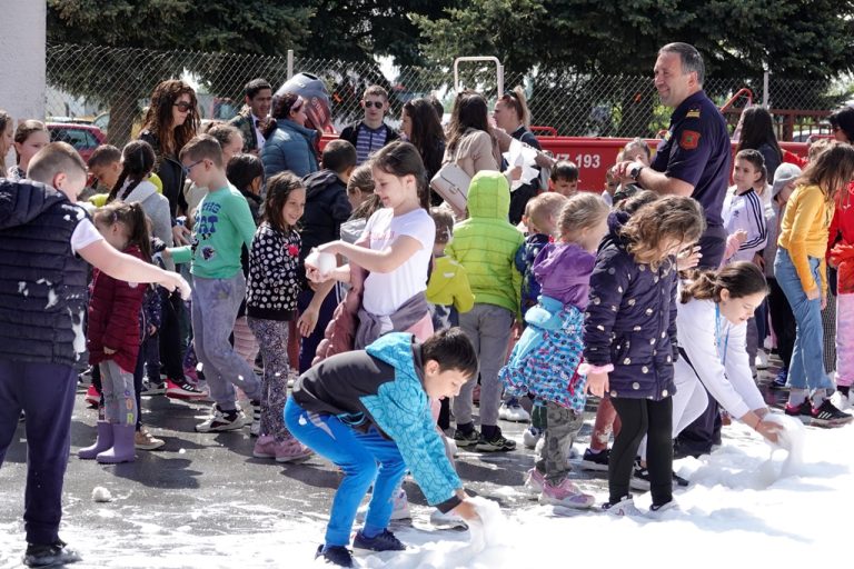 FOTO Đurđevački mališani uživali u vatrogasnim vježbama na dan sv. Florijana