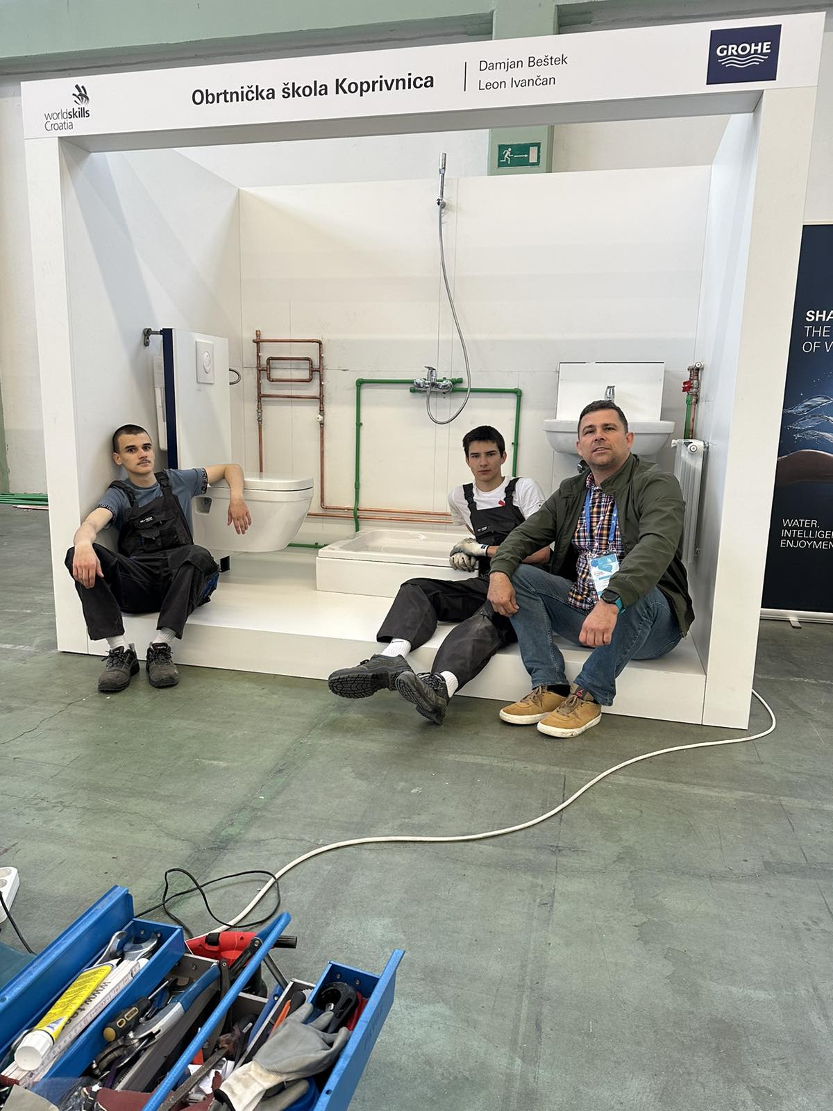 Učenici Damjan Beštek i Leo Ivančan te njihov mentor Emir Golob/OBRTNIČKA ŠKOLA KOPRIVNICA
