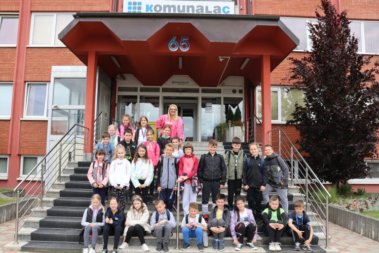 Školarci šetali i vježbali na Cerinama u povodu Međunarodnog dana tjelesne aktivnosti