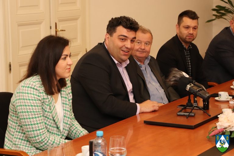 Rekonstruirat će se igrališta Osnovne škole Đelekovec i križevačke Gimnazije