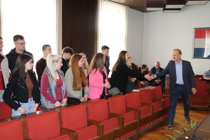 Maturanti na sastanku dogovaraju norijadu/ GRAD KOPRIVNICA