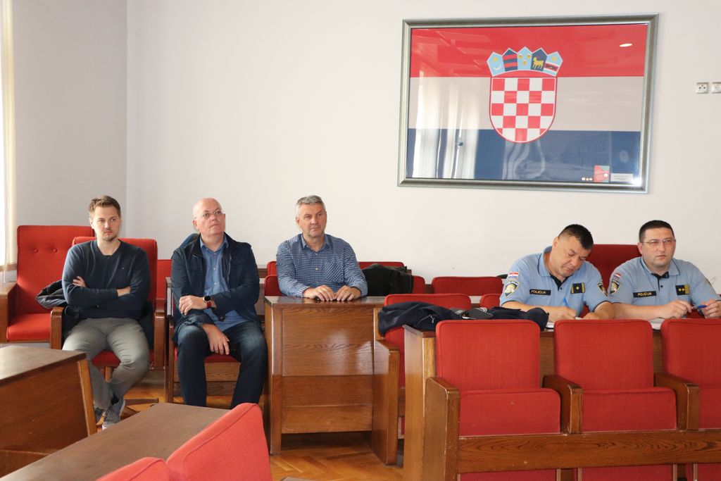 Ravnatelji škola i predstavnici policije/ GRAD KOPRIVNICA