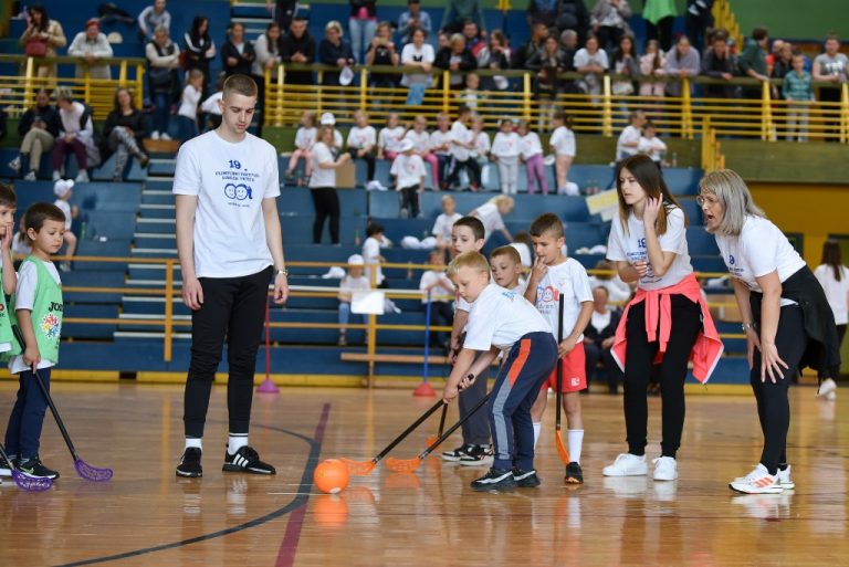 Brojni vrtićarci uživali na dječjoj Olimpijadi u Đurđevcu, pjesmom ih podržao Jacques Houdek