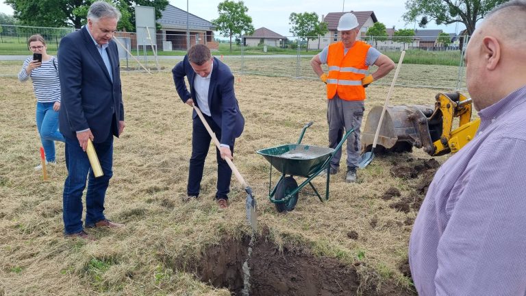 FOTO / Položen kamen temeljac za novu stambenu zgradu u Đurđevcu