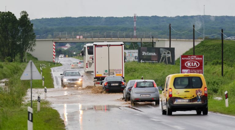 Počeli su problemi s vodom, Štaglinec pliva