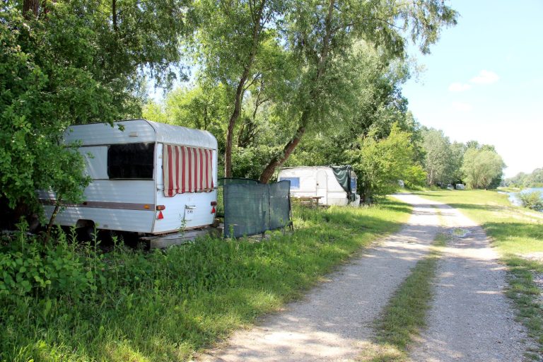 Na Šoderici srušeno 17 vikendica, inspektori češljaju jezera i obalu Drave