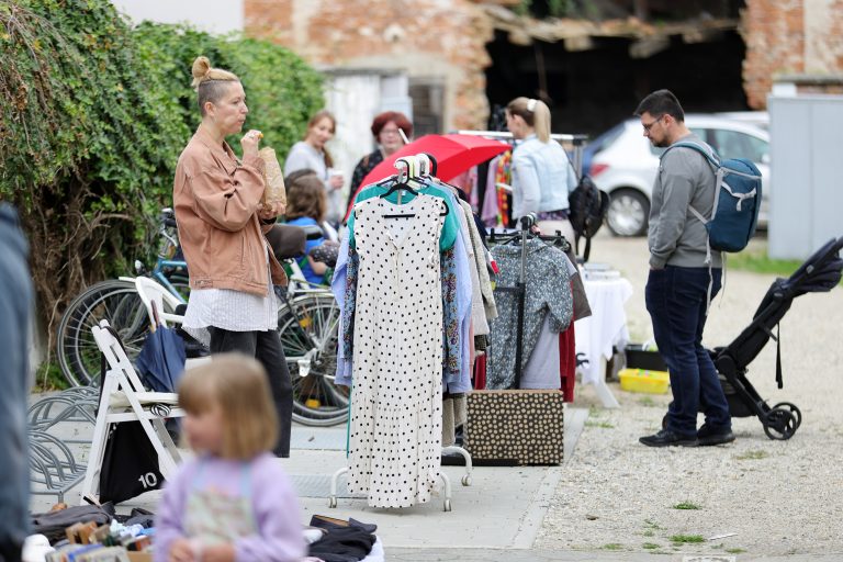 USREĆIŠ SVOJ ORMAR, NAHRANIŠ MACU Šinterice dobra srca organiziraju ‘Ultimativni buvljak’