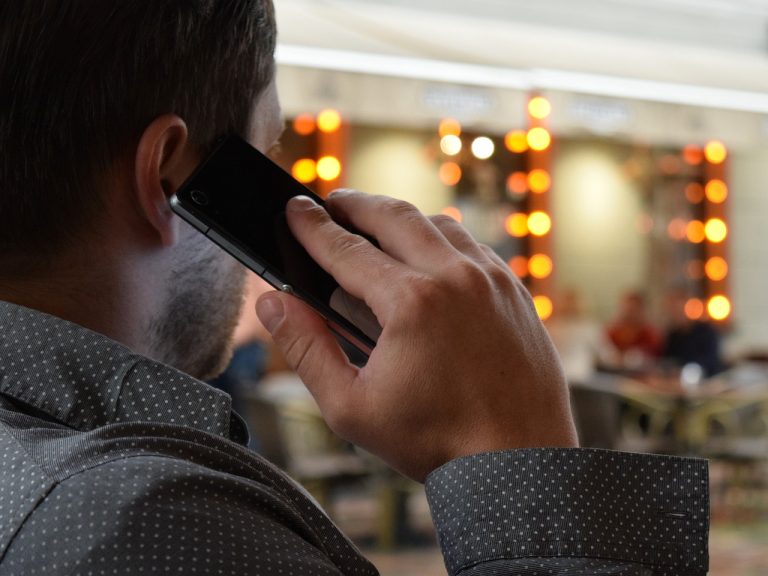 Nasjeo k’o kvočka, jedan telefonski poziv bio je dovoljan da otkrije podatke svog računa