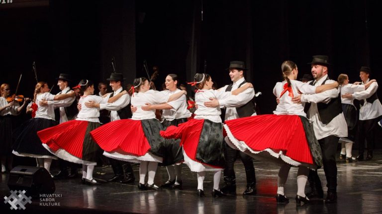 Folklorni ansambl Koprivnica uspješno završio projekt nabave narodne nošnje iz Ždale