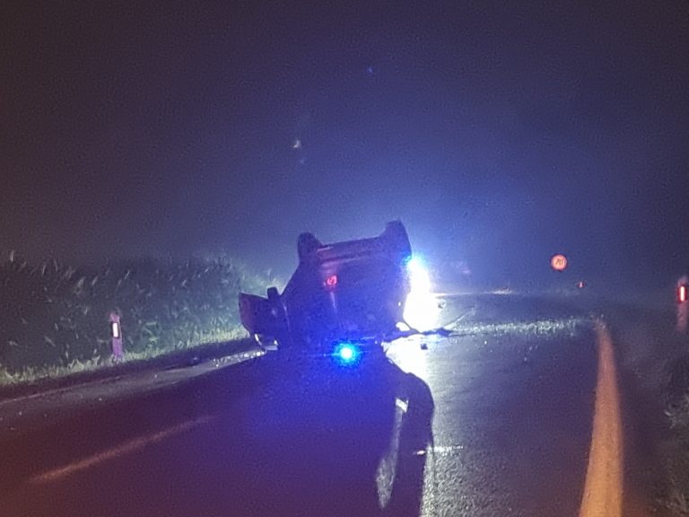 Pijana 18-godišnjakinja okrenula automobil na krov ugrozivši živote maloljetnika