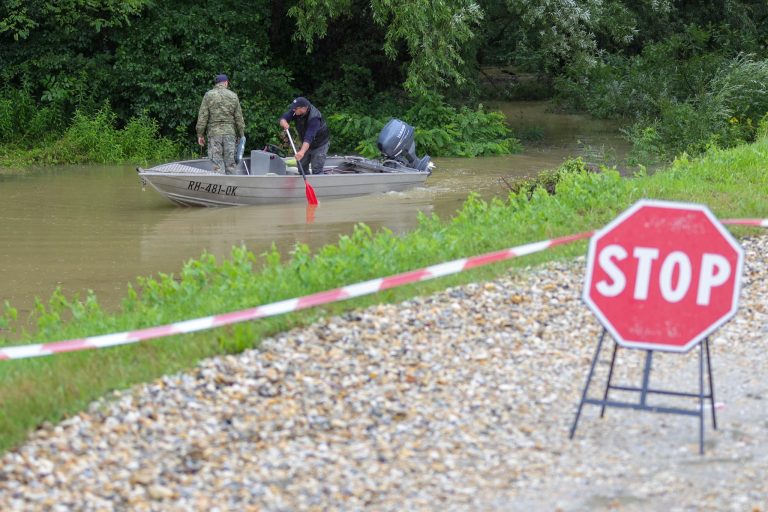ALARMANTNO // Drava grabi prema rekordnom vodostaju, nasipi na udaru