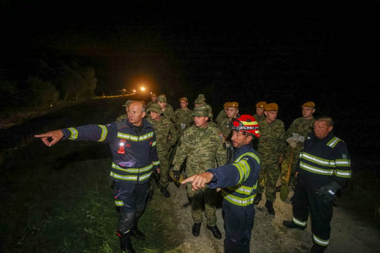 FOTO Hrvatska vojska pomaže mještanima