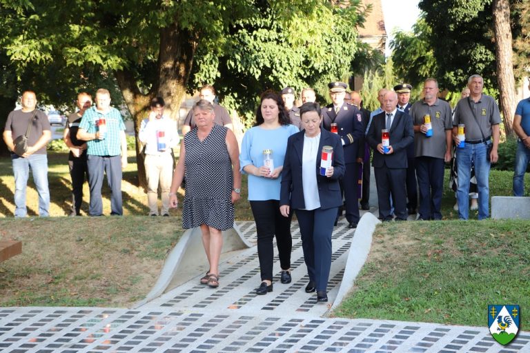 Polaganjem vijenaca obilježen Dan pobjede i domovinske zahvalnosti i Dan hrvatskih branitelja