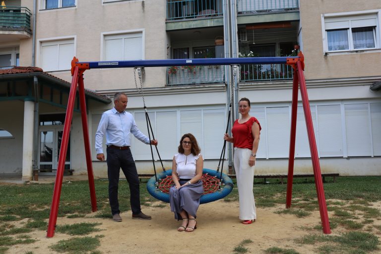 Koprivničke vode vrtiću Tratinčica donirale dječju ljuljačku