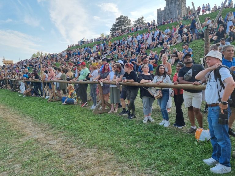 FOTO / Bedemi samo što nisu popustili pod brojem posjetitelja