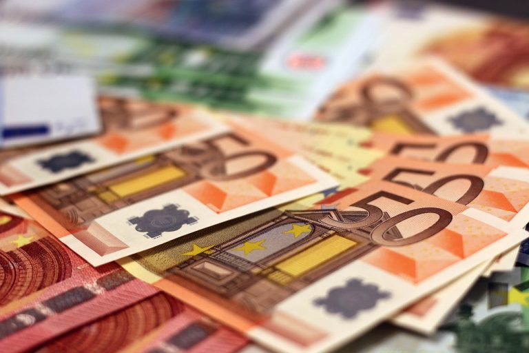 Objavljeni termini podjele božićnica po mjestima, evo kad treba doći po novac