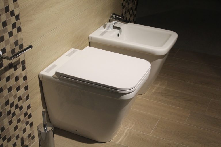 Dvoje umirovljenika iz koprivničkog dućana ukrali sanitarija za više od 1100 eura