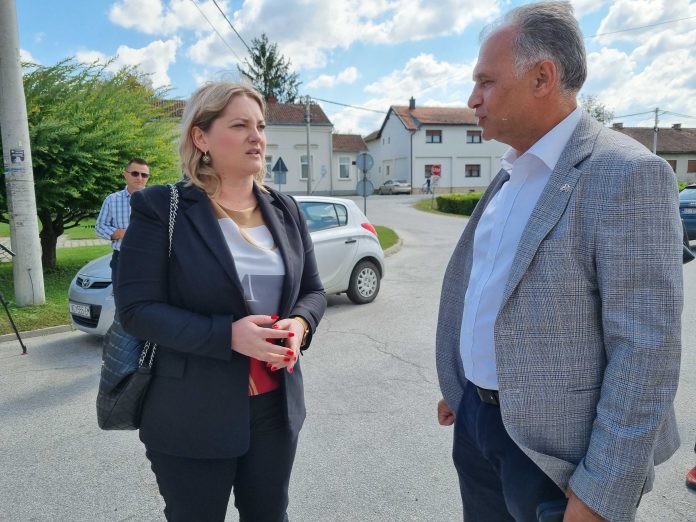 Potpredsjednica Vlade Anja Šimpraga i saborski zastupnik Veljko Kajtazi u Hlebinama/ OZREN ŠPIRANEC