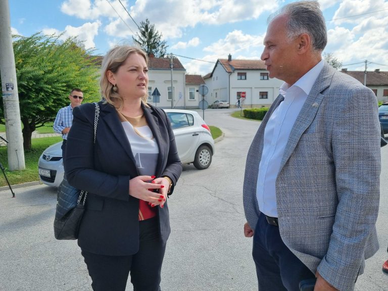 Potpredsjednica Vlade Anja Šimpraga i saborski zastupnik Veljko Kajtazi u Hlebinama/ OZREN ŠPIRANEC