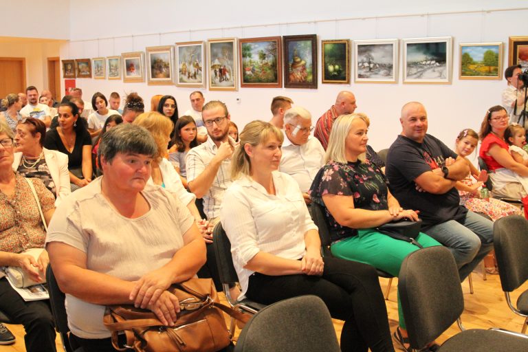 Slikari i kipari naive izlažu u povodu Dana općine i blagdana Imena Marijinoga