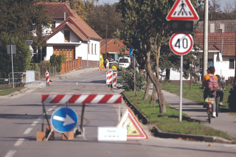 Vozačica prešla preko građevinskog iskopa i ozlijedila radnika