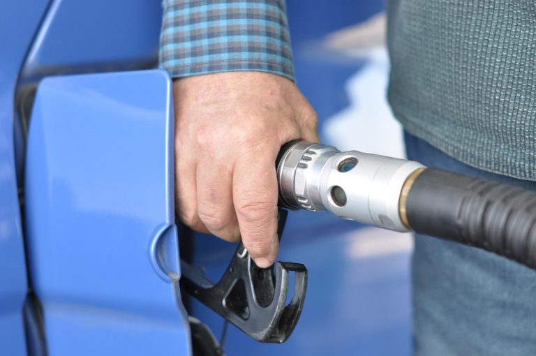 Od ponoći nove cijene goriva, niža cijena dizela