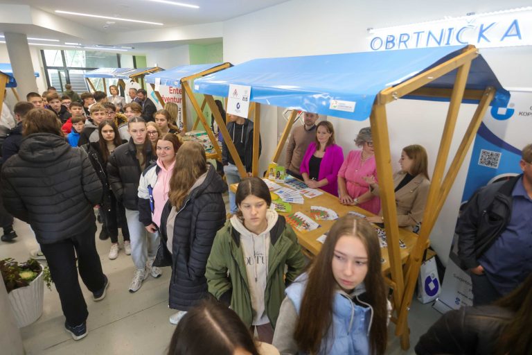 Učenici Obrtničke škole upoznaju svoje moguće poslodavce na sajmu ‘Struka je pametna odluka’