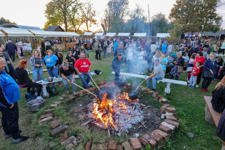 Uz miris kestena i Black Tattoo band održana tradicionalna đurđevačka manifestacija