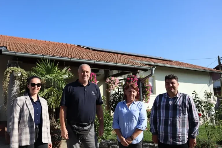 Gradonačelnik Rajn razgledao privatnu solarnu elektranu za koju su isplaćene gradske potpore
