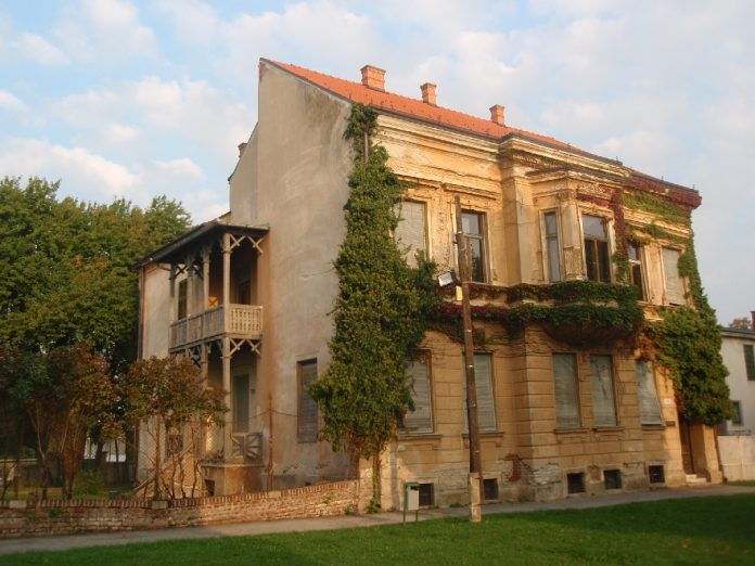 Vila Malančec prije uklanjanja bršljana / MUZEJ GRADA KOPRIVNICE