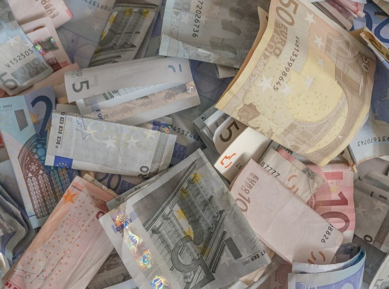 Objavljen datum isplate božićnica za studente i umirovljenike