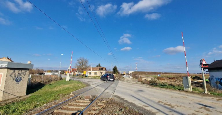 Zatvara se poznati željeznički prijelaz na Čardi