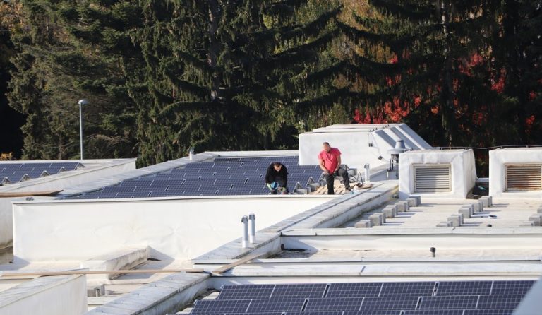 Radovi na postavljanju solarnih panela / KCKŽŽ