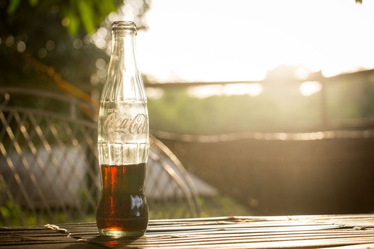 Zbog sumnjivih trovanja pićem s polica se povlače proizvodi Coca-Cole, HZJZ izdao savjet