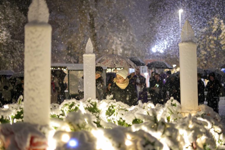 ADVENT JE POČEO KAKO TREBA: Prekrasni detalji paljenja prve svijeće u Đurđevcu
