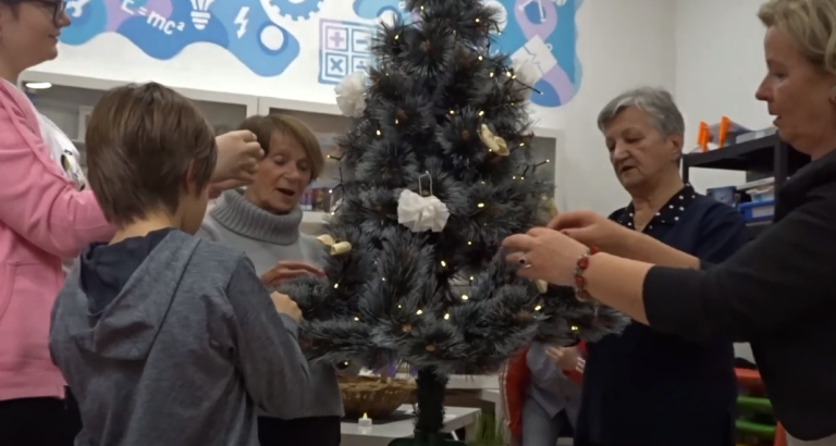 Naše Bake ponovno osvojile YouTube, pogledajte ‘Priču o Božiću’