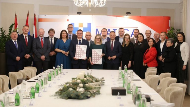Svaka županija davat će 15.000 eura godišnje Hrvatima u Srbiji