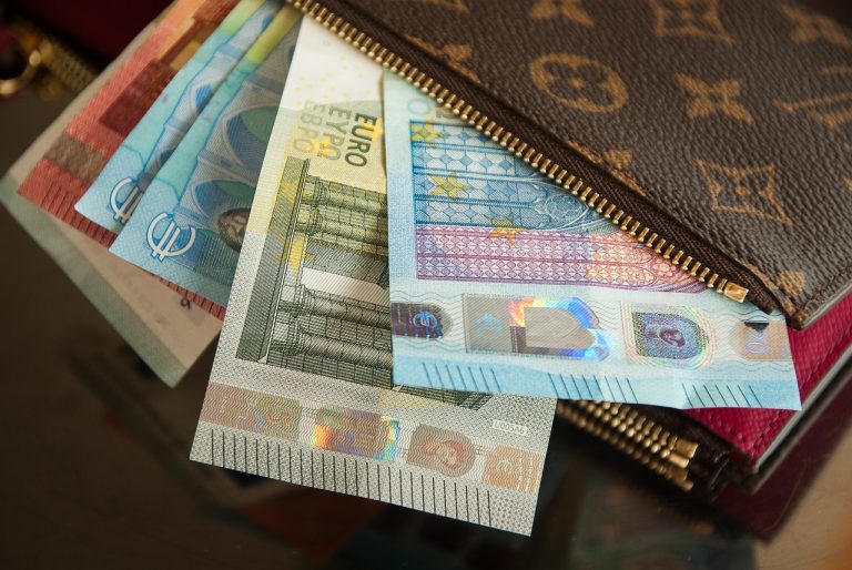 PRIPREMITE ODRESKE Umirovljenicima i socijalno ugroženima općina daje božićnicu do 100 eura