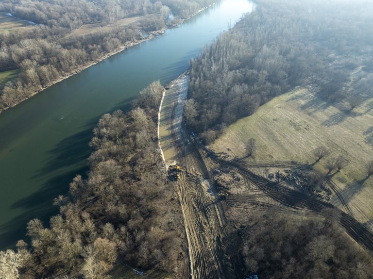 DOGAĐAJ POSVEĆEN DRAVI Za zainteresirane organizirano predavanje te izložba fotografija i filmova