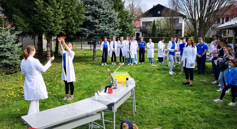 Koprivnički gimnazijalci održavaju Dan za znanost. Ravnatelj Robotić: ‘Cilj je popularizacija znanosti za sve dobne skupine’