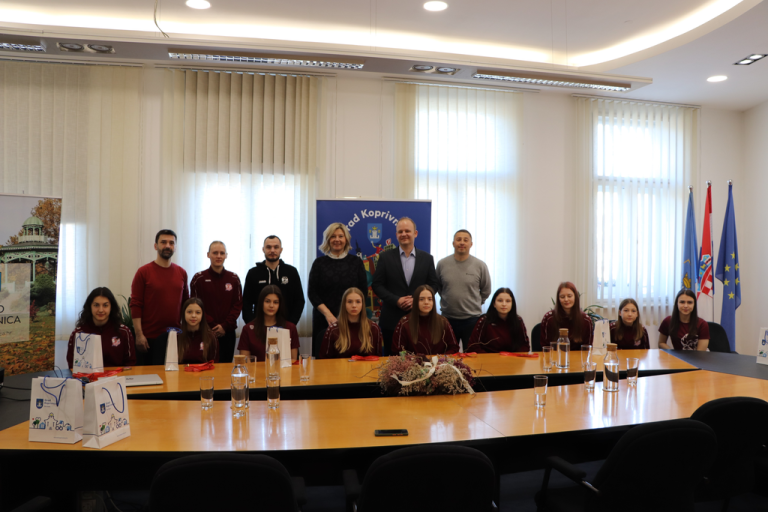 Za hrvačice, mlade prvakinje Hrvatske gradonačelnik Jakšić održao prijam