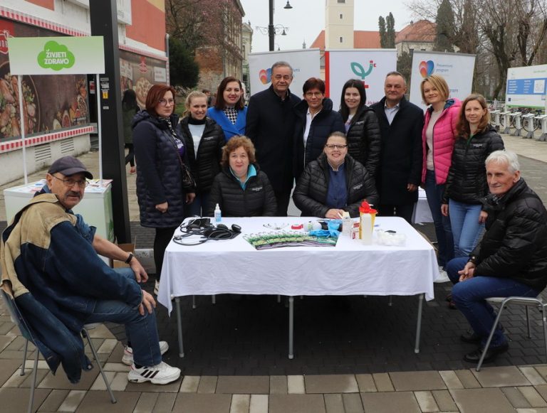 Na koprivničkom trgu održane javnozdravstvena i humanitarna akcija