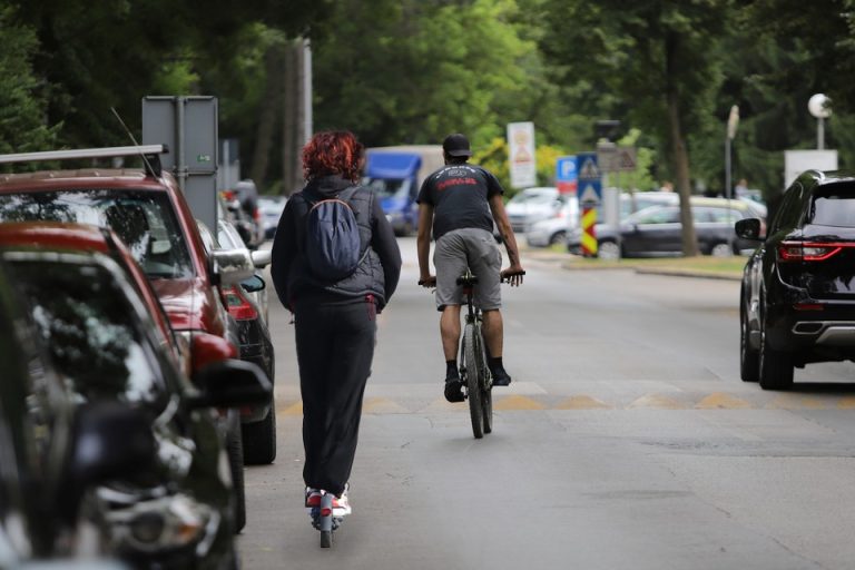 Proljeće je na ceste izmamilo bicikliste i romobiliste, provjerili smo koliko su njihova ‘vozila’ ispravna i poštuju li prometna pravila
