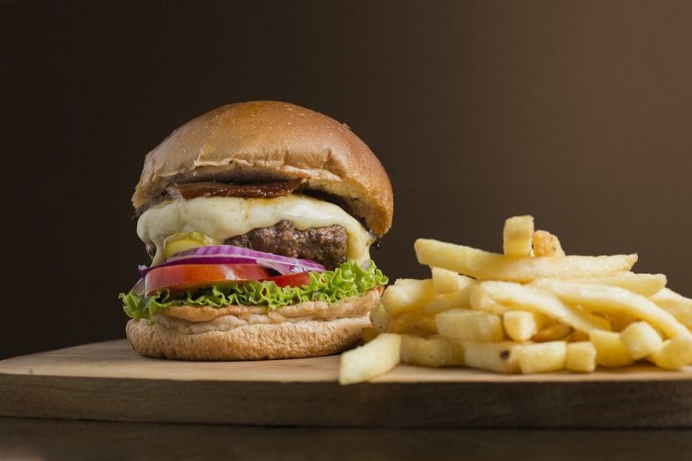 MEĐUNARODNI DAN BURGERA Hrvati su ih u godinu dana pojeli preko dva milijuna, najviše se jede vikendom