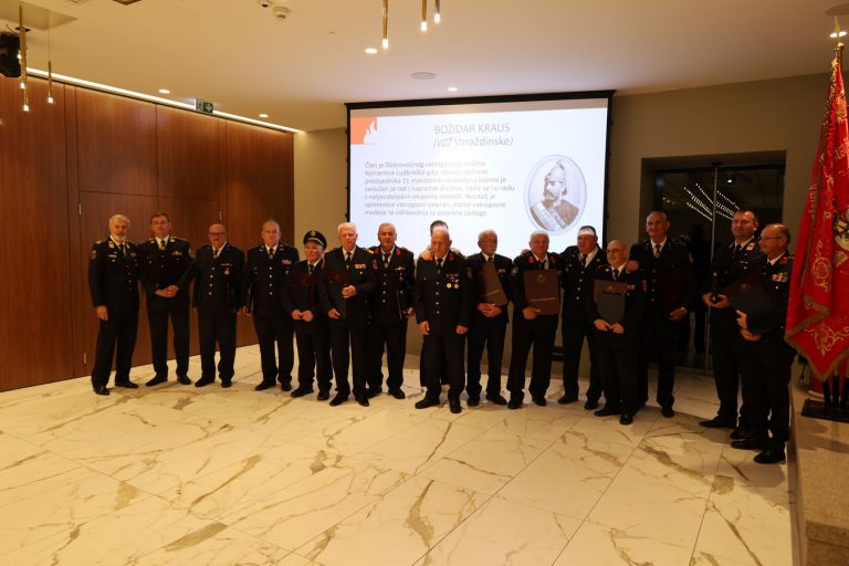Hrvatska vatrogasna zajednica nagradila Nikolu Sočeva i Slavka Gotića