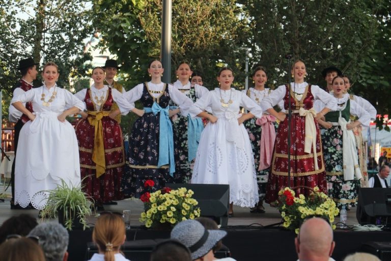 FOTO Dodijeljeno 12.000 eura za projekte o ruralnom razvoju i etničkoj baštini, evo tko je sve dobio novac